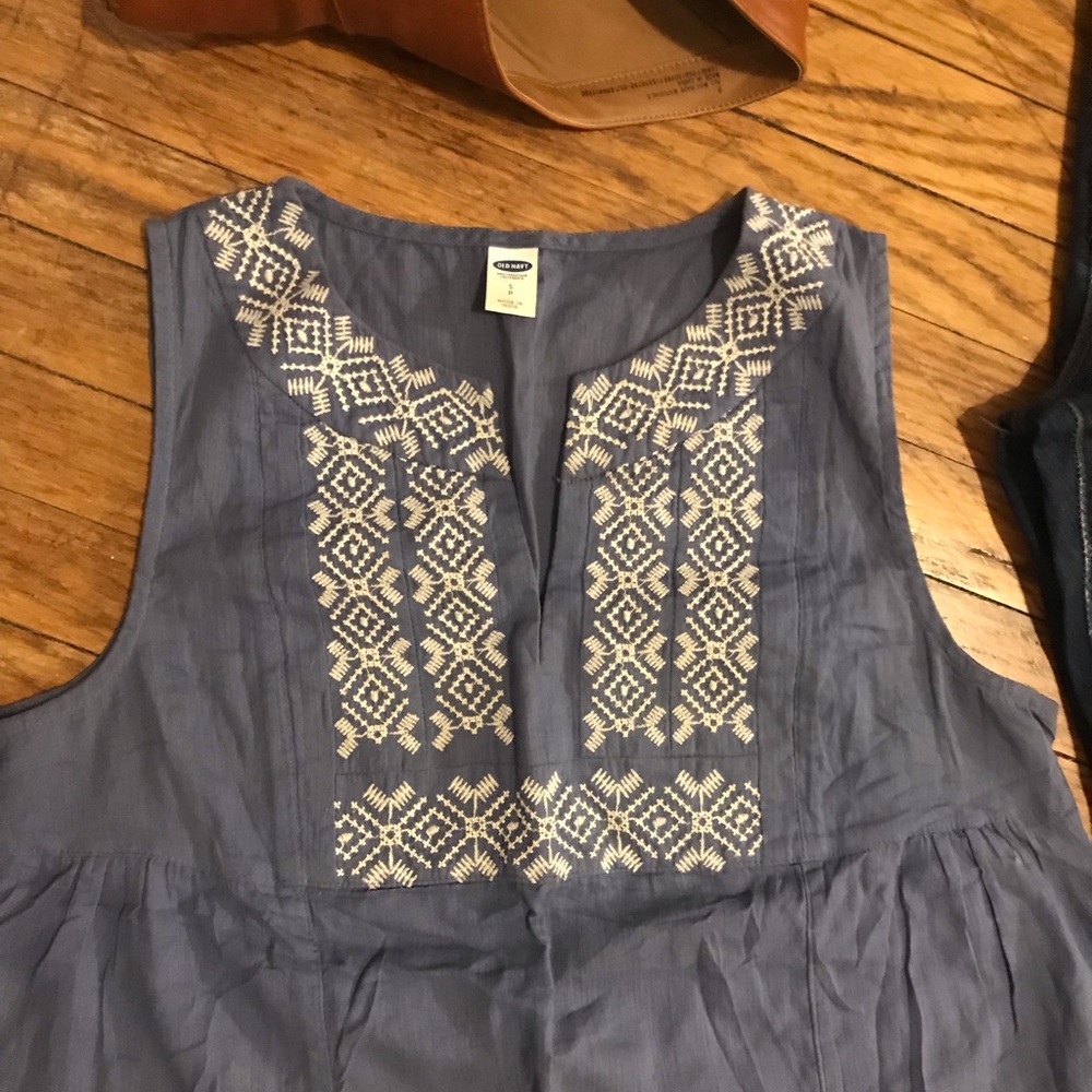 Embroidered Collar Sleeveless Flowy Blouse Tunic🌸